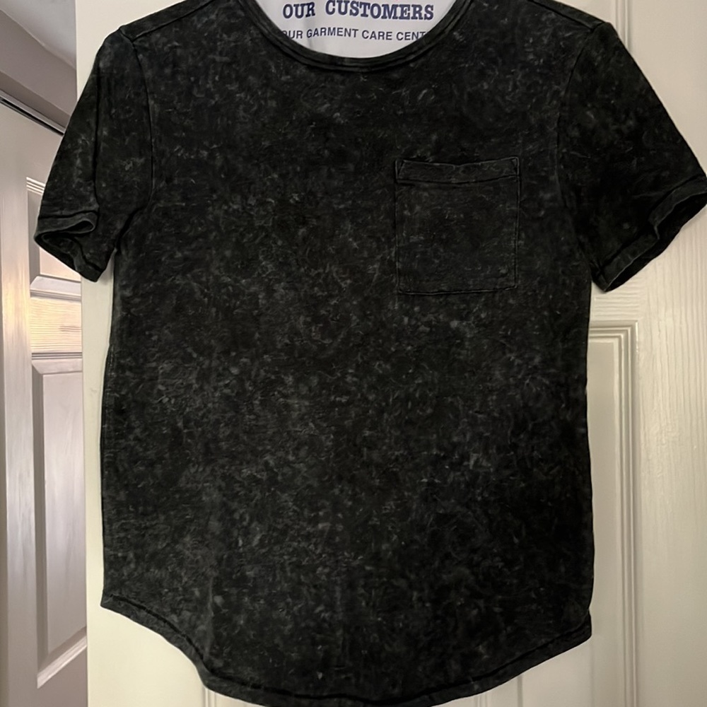 Kids short sleeve t-shirt. Art Class size L (12-14) gray with front pocket.